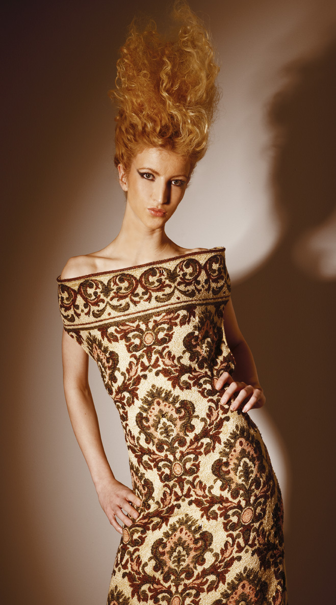 La haute couture de robe de Berlin � la Semaine de la mode a �t� fournie par des stylistes allemands Torsten Amft. Tendance collection automne / hiver 2009 avec la photo et le mod�le de passerelle Anna Maria. 
Cheveux et produits de beaut� a �t� con�u par Udo Walz avec ses assistants. fotografie: Tom Stan